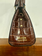 Load image into Gallery viewer, TOTUM Himalaya "London Eye" Mini Tote & Cross