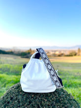 Load image into Gallery viewer, TOTUM "Pastel Big Shell" Tote Bag