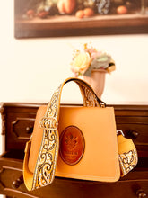Load image into Gallery viewer, TOTUM Large Credere O & TOTUM Cloth Shoulder Strap