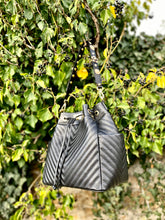Load image into Gallery viewer, TOTUM "Lux Vittoria Donna Dollaro" Quilting Large Bucket Bag