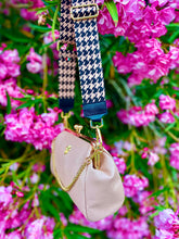 Load image into Gallery viewer, TOTUM Mini Virgina (Powder Pink Color) & TOTUM "Hound Tooth" Cloth Strap