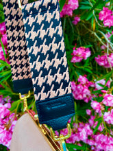 Load image into Gallery viewer, TOTUM Mini Virgina (Powder Pink Color) & TOTUM "Hound Tooth" Cloth Strap
