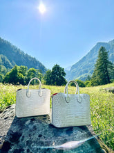 Load image into Gallery viewer, TOTUM "Himalayas Classic UFFIZI" Shoulder
