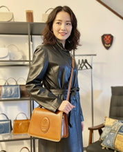 Load image into Gallery viewer, TOTUM "Credere Large Tote" made with Tuscan Vegetable Tanning Cow-Leather
