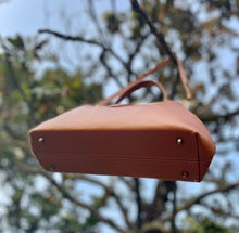 Load image into Gallery viewer, Original &quot;Virgina&quot; TOTUM Tote Bag (Leather Color)
