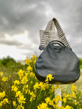 Load image into Gallery viewer, TOTUM Big Shell Tote Bag &amp; Houndtooth Strap
