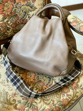 Load image into Gallery viewer, TOTUM Big Shell Tote Bag &amp; Houndtooth Strap
