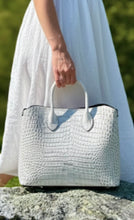 Load image into Gallery viewer, TOTUM "Himalayas Classic UFFIZI" Shoulder
