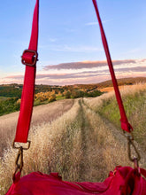 Load image into Gallery viewer, TOTUM Vintage Red &quot;Boston Bag&quot; (Washed Leather)
