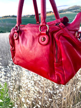Load image into Gallery viewer, TOTUM Vintage Red &quot;Boston Bag&quot; (Washed Leather)
