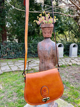 Load image into Gallery viewer, TOTUM Saddle Bag &quot;Giglio Obbe&quot;
