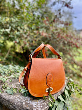 Load image into Gallery viewer, TOTUM Saddle Bag &quot;Giglio Obbe&quot;
