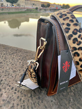 Load image into Gallery viewer, TOTUM Postino Bag (Tuscan Vegetable Leather)
