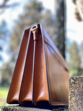 Load image into Gallery viewer, Briefcase &quot;Prima Classe Uomo&quot; (made with Tuscan Vegetable Leather)
