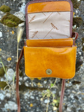 Load image into Gallery viewer, TOTUM &quot;T7 Shiny Square Cross Mini&quot; Shoulder Bag (Tuscan Vegetable Leather)
