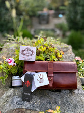 Load image into Gallery viewer, TOTUM Black Pouch TOS T9 (Tuscan Vegetable Leather)
