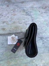 Load image into Gallery viewer, TOTUM Black Pouch TOS T9 (Tuscan Vegetable Leather)
