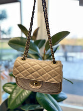 Load image into Gallery viewer, TOTUM &quot;Vintage Quilting Bovina&quot; Shoulder Bag

