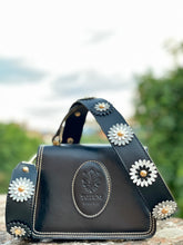 Load image into Gallery viewer, TOTUM &quot;Credere O&quot; Medium &amp; &quot;Silver Margherita&quot; Shoulder Strap
