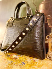 Load image into Gallery viewer, Totum Briefcase in crocodile mold
