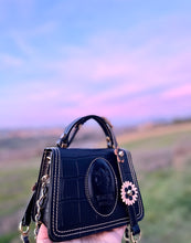 Load image into Gallery viewer, TOTUM &quot;Mini Credere Gran O&quot; Tote Bag &amp; TOTUM Petite Shoulder Strap (Eco-Friendly Vegetable Leather)

