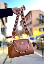 Load image into Gallery viewer, TOTUM &quot;Mini Virgina&quot; Bag &amp; TOTUM &quot;Retro&quot; Shoulder Strap
